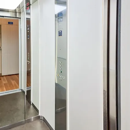 Inspiring Center 1 Bedroom With A View *