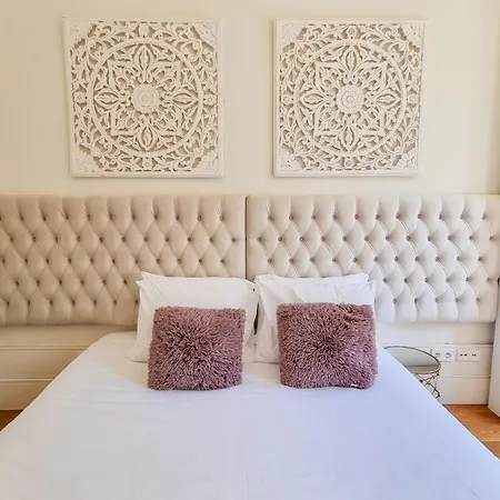 Inspiring Center 1 Bedroom With A View Apartment *